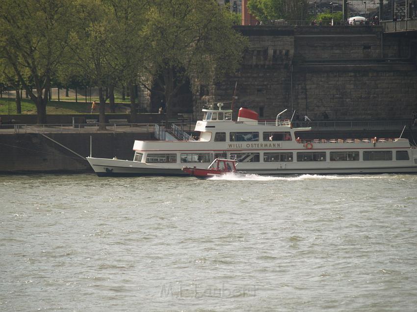 Uebungsfahrt Loeschboot und Ursula P72.JPG